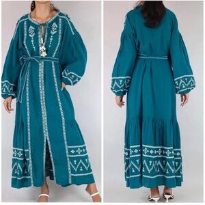 ZARA OVERSIZED MIDI EMBROIDERED DRESS POMPOMS
BOHO GREENISH SIZE XS